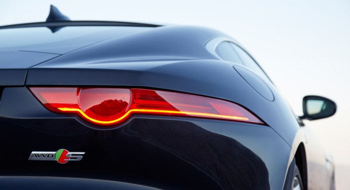 2016_jaguar_f-type_r_coupe_awd_28_1920x1080