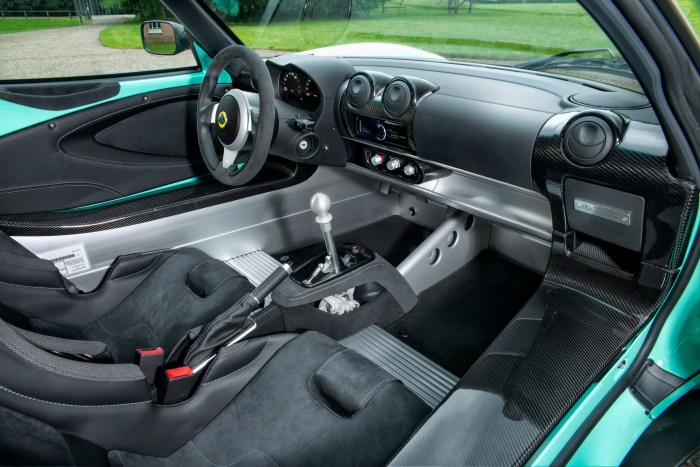 Elise Cup 250 Interior